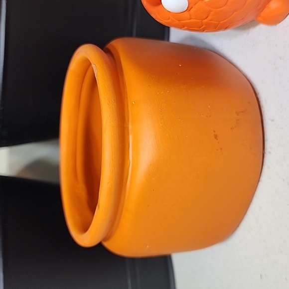 Set of 2 Black Flower Pots and 2 ceramic Pots. - Picture 3 of 4